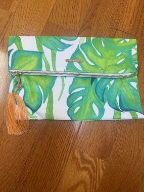 Pura Vida Green Leaf Clutch with Tassel NWOT